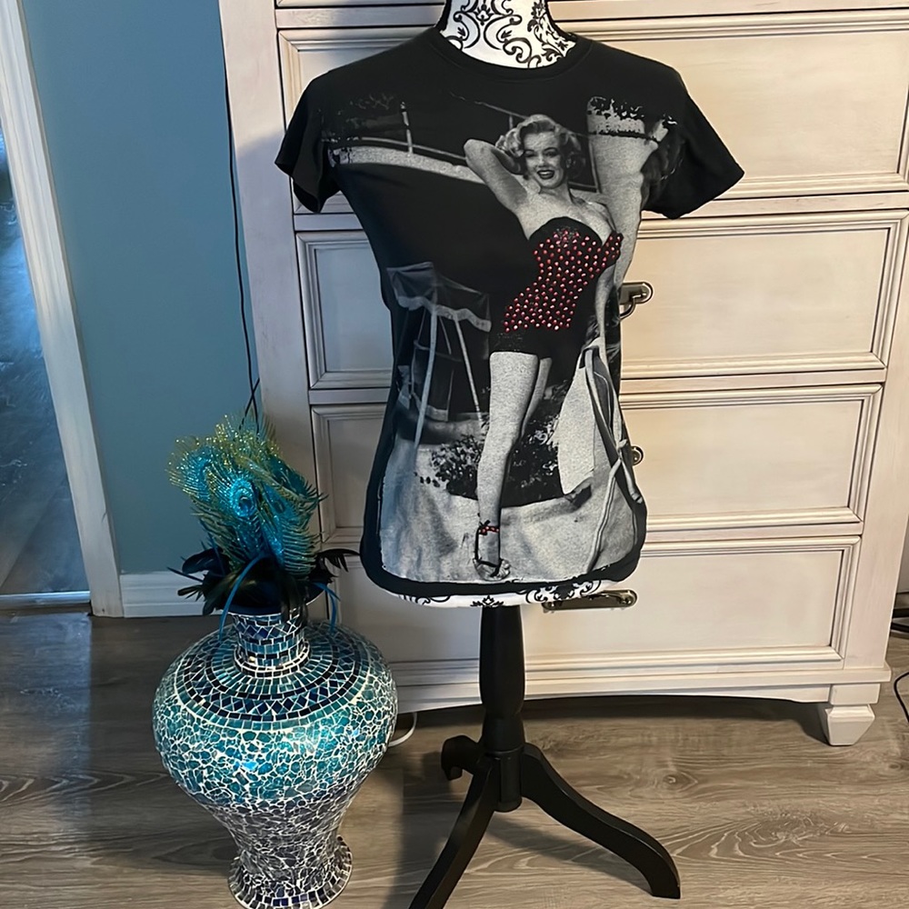 Women’s Marilyn Monroe, pick up red bling embellished, canvas, T-shirt, medium
